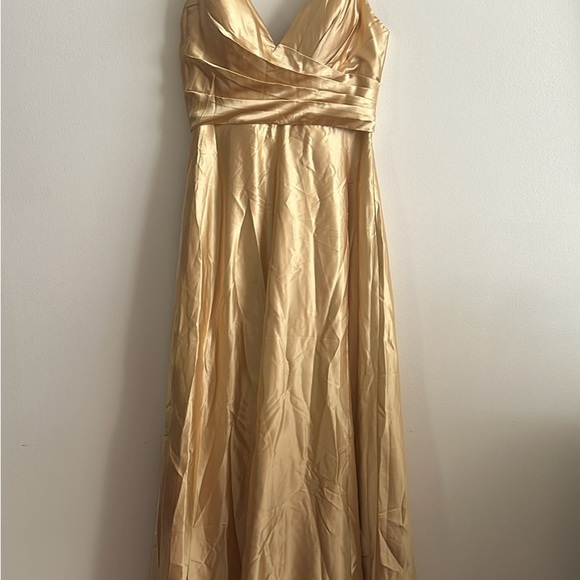 Dresses & Skirts - Elegant Gold Evening Gown